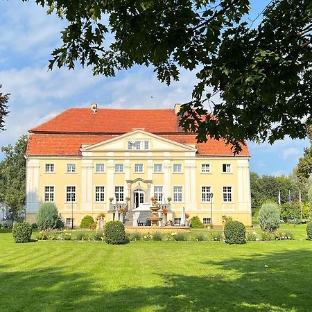 Palac Henrykow Szprotawa Exteriör bild
