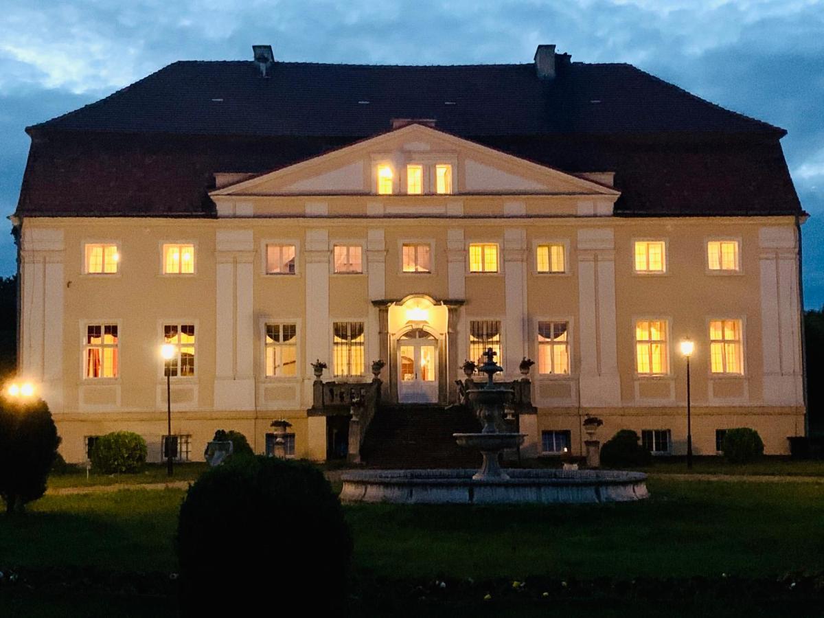 Palac Henrykow Szprotawa Exteriör bild