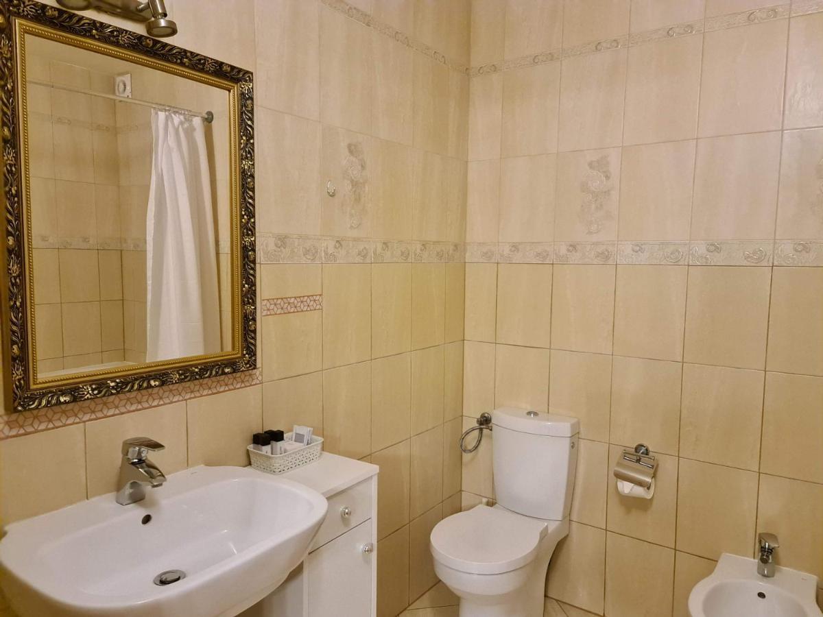 Palac Henrykow Szprotawa Exteriör bild