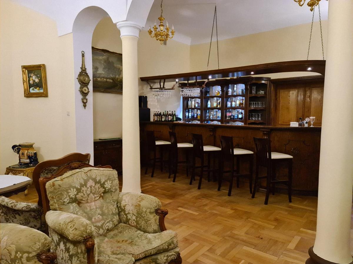 Palac Henrykow Szprotawa Exteriör bild