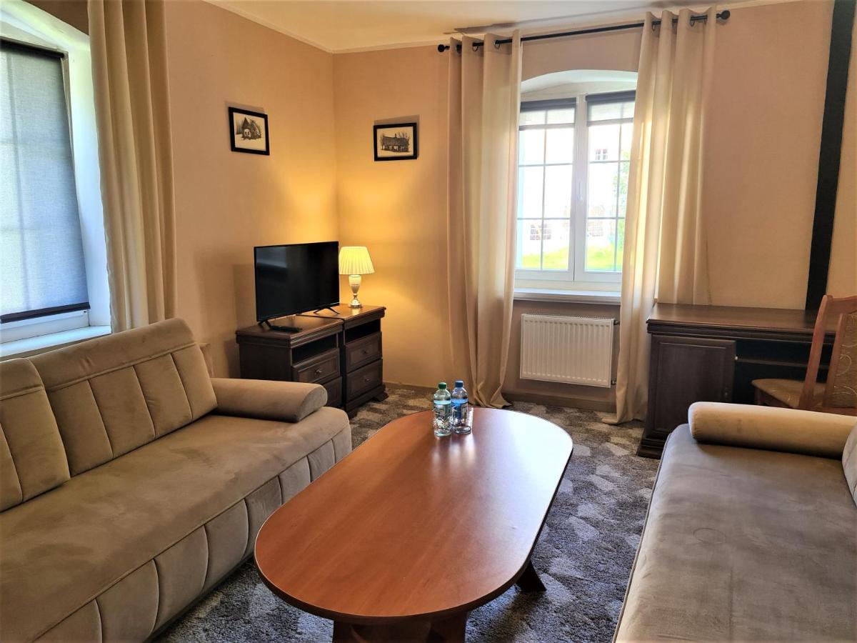 Palac Henrykow Szprotawa Exteriör bild