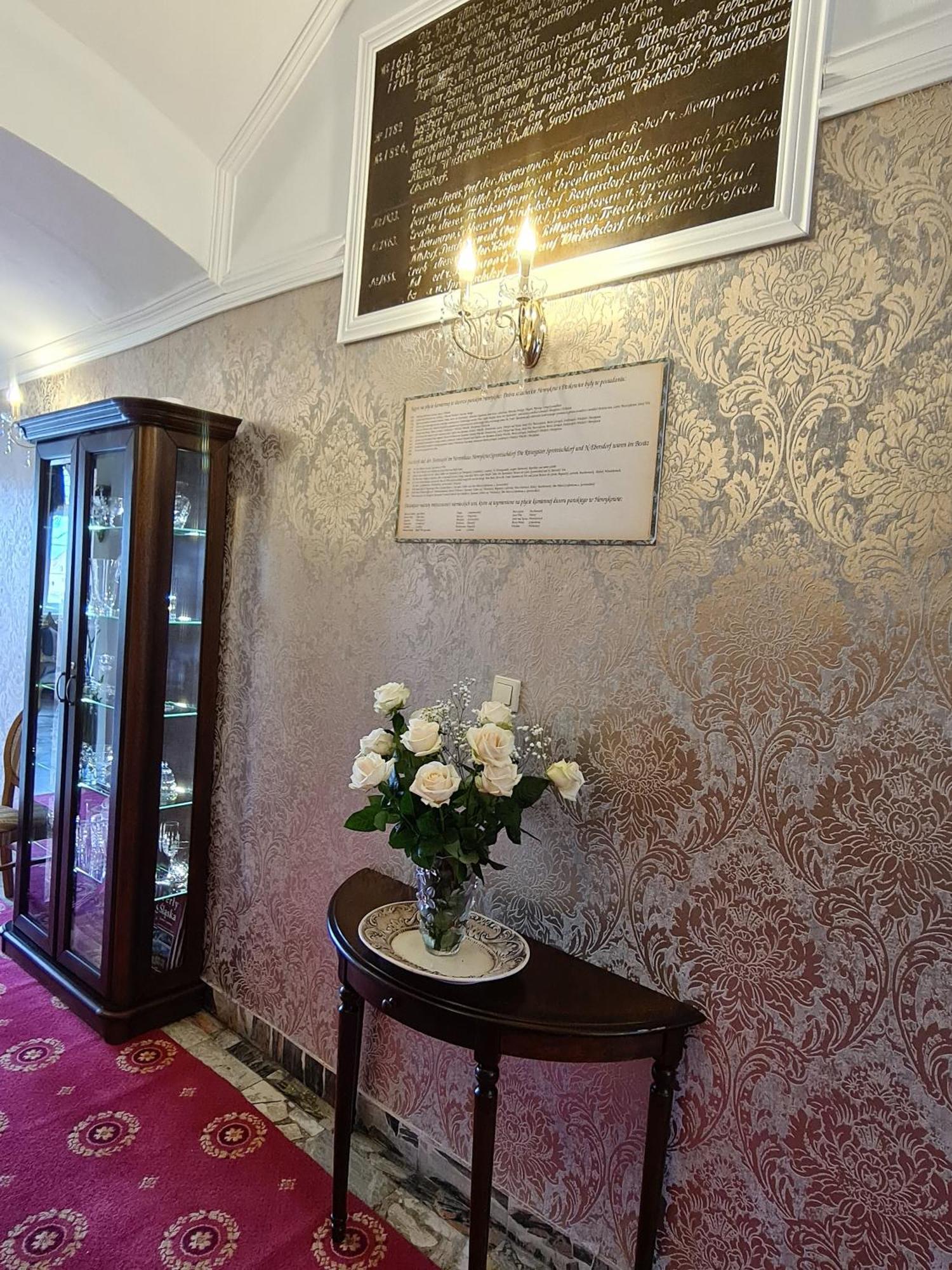Palac Henrykow Szprotawa Exteriör bild