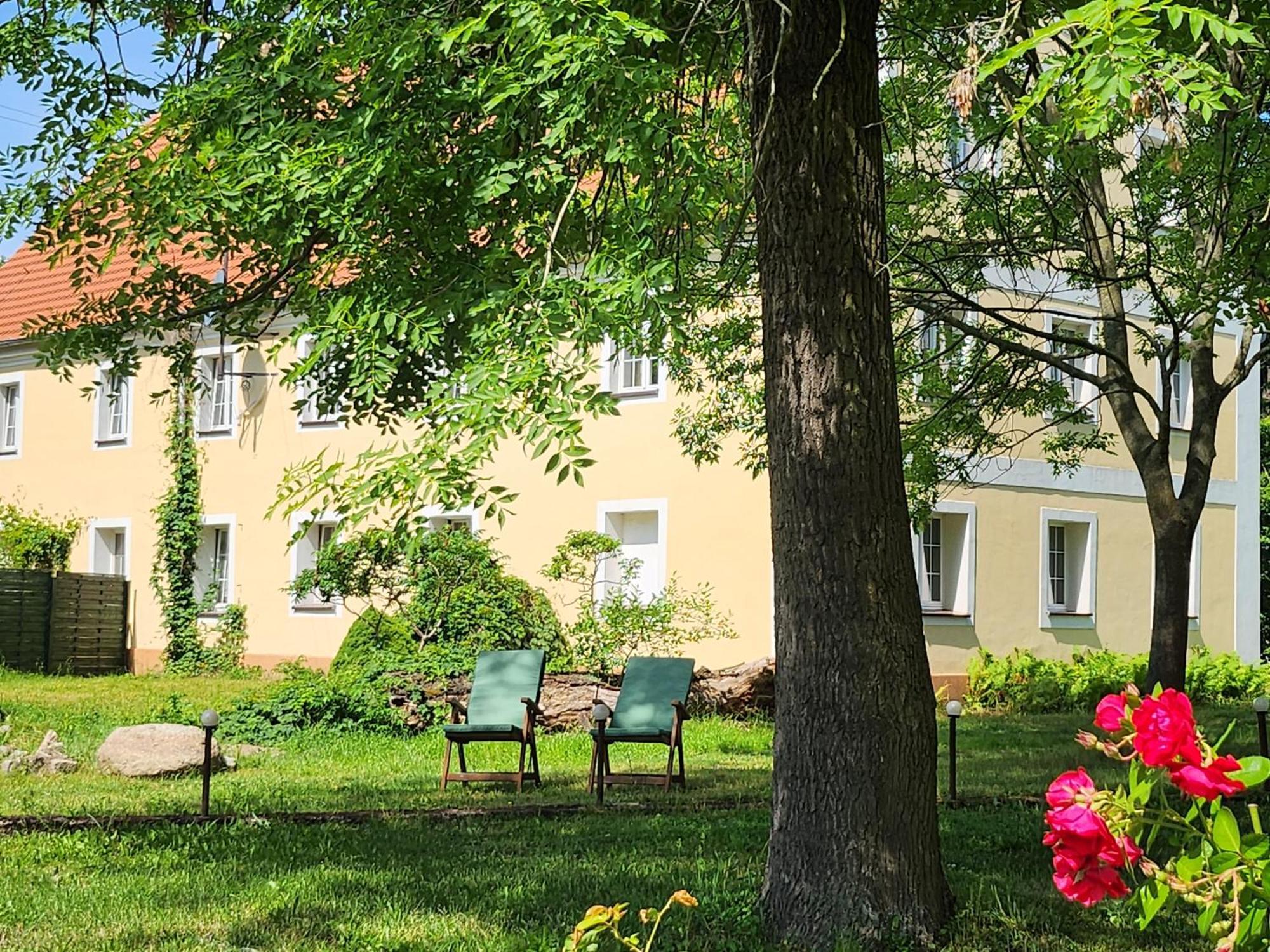 Palac Henrykow Szprotawa Exteriör bild